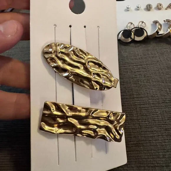 GAP Jewelry & Hair Clip Bundle NWT Gold Hoops Stud Earrings Hair Barrette Set - Picture 3 of 5